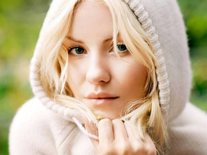 Elisha Cuthbert wearing a hoodie