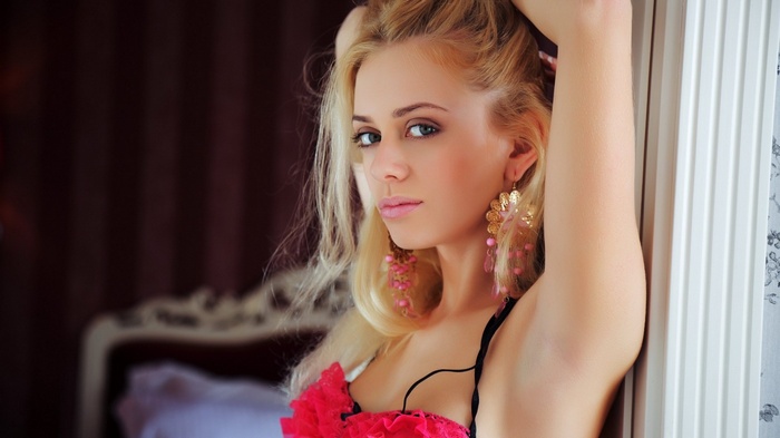Woman with blonde hair and earrings
