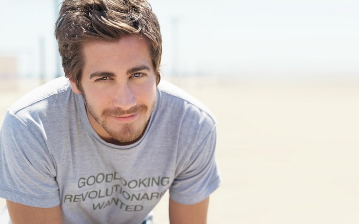 Jake Gyllenhaal wearing a t-shirt