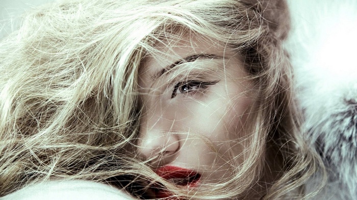 Woman with blonde hair and red lipstick