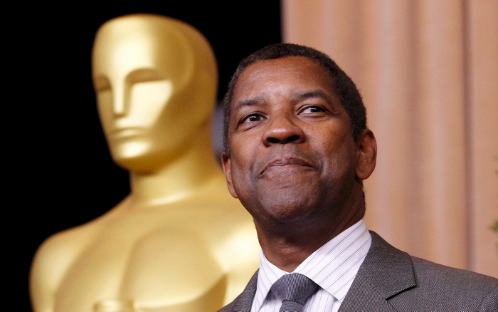 Denzel Washington and Oscar statue