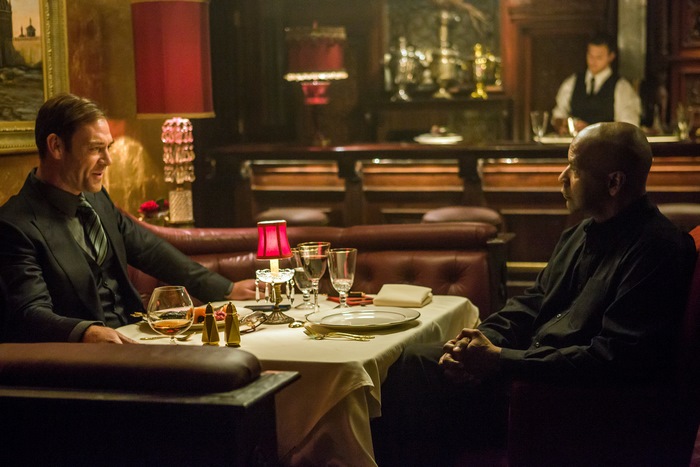 Denzel Washington in a restaurant