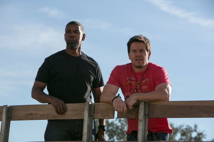 Denzel Washington and Mark Wahlberg in 2 Guns
