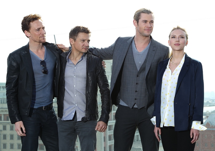 Tom Hiddleston, Jeremy Renner, Chris Hemsworth, Scarlett Johansson