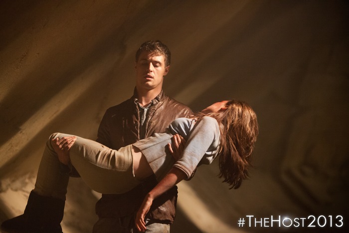 Man carrying a woman in The Host