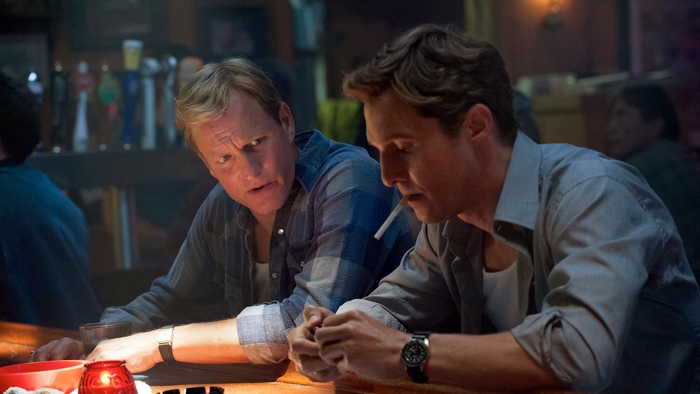 Matthew McConaughey and Woody Harrelson at a bar