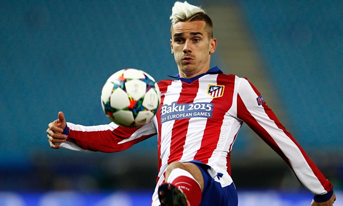 Antoine Griezmann playing soccer with Baku 2015 ball