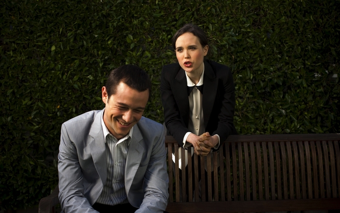 Joseph Gordon-Levitt and Ellen Page on a bench