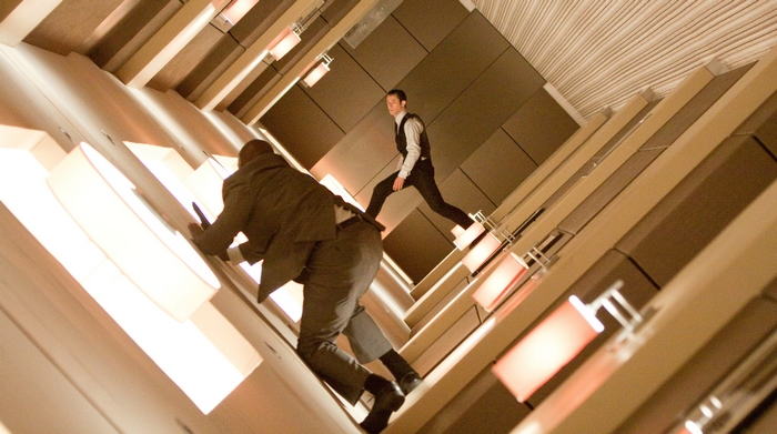 Joseph Gordon-Levitt in a hallway fight scene