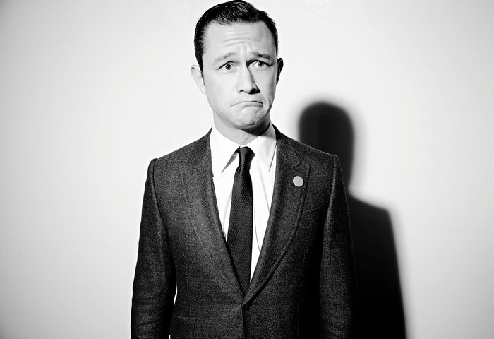 Joseph Gordon-Levitt in a suit