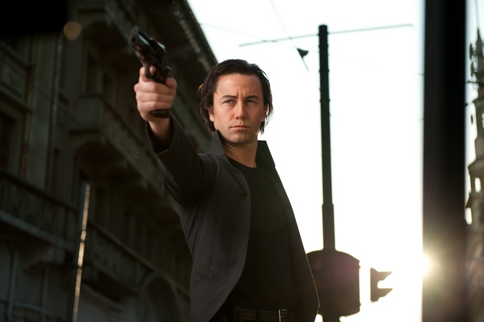 Joseph Gordon-Levitt holding a gun