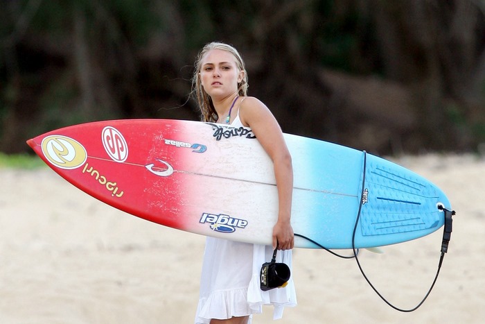 AnnaSophia Robb with a surfboard