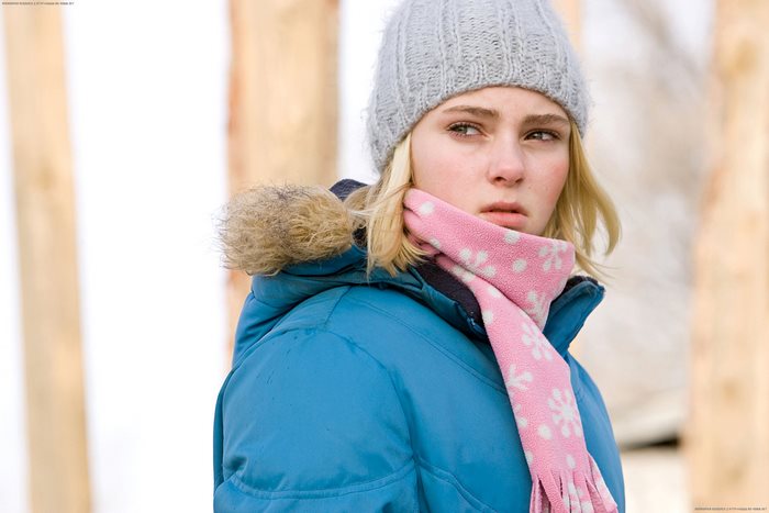 AnnaSophia Robb in winter clothing