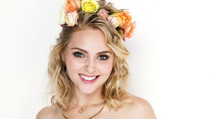 AnnaSophia Robb with Flower Crown