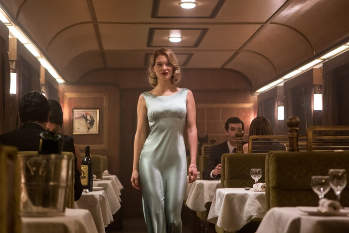 Léa Seydoux in a restaurant car on a train