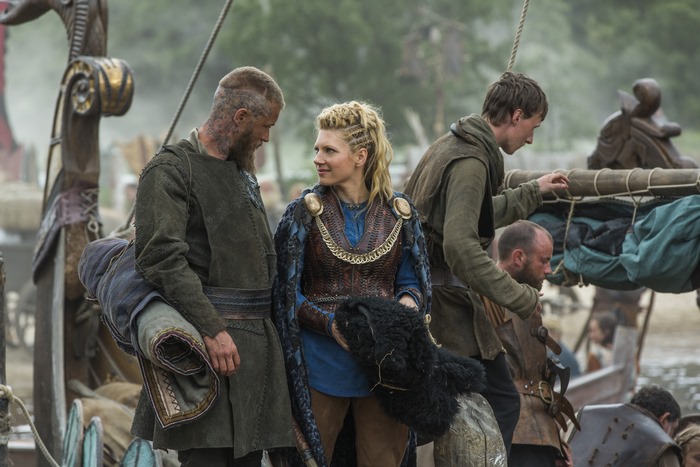 Katheryn Winnick and Travis Fimmel in Vikings