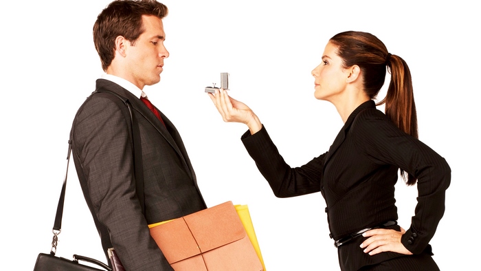 Sandra Bullock proposes to Ryan Reynolds