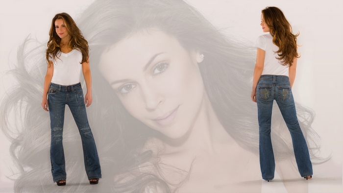 Alyssa Milano in Jeans
