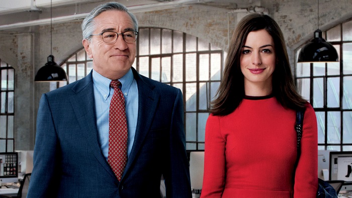 Robert De Niro and Anne Hathaway in an office