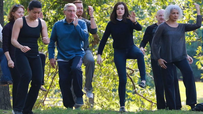Robert De Niro and Anne Hathaway in a park