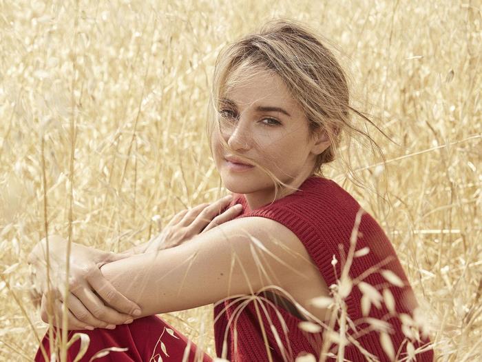 Shailene Woodley in a field
