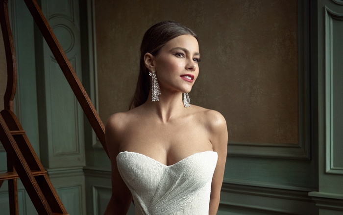 Sofía Vergara in a white strapless dress