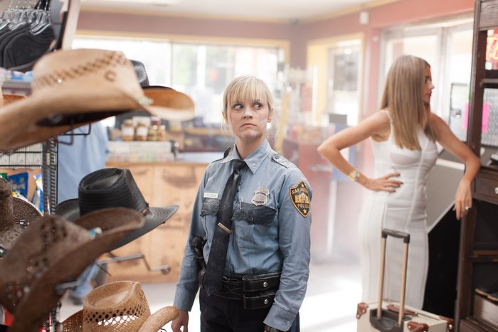 Reese Witherspoon and Sofia Vergara in a store