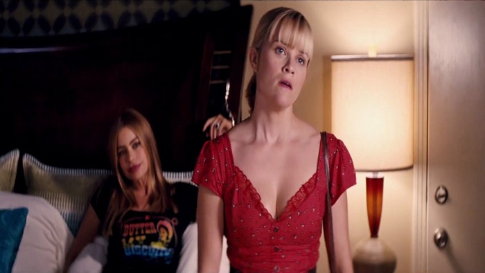 Sofia Vergara and Reese Witherspoon in a bedroom