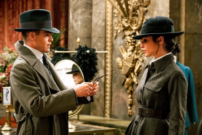 Chris Pine and Gal Gadot in Wonder Woman 1984