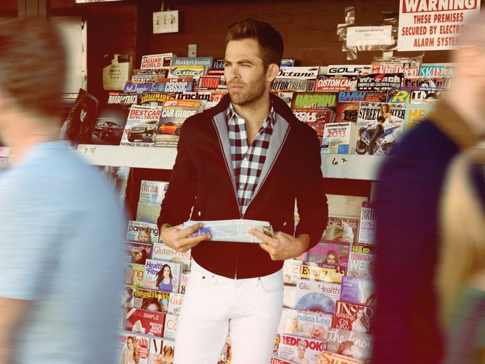 Chris Pine at a newsstand