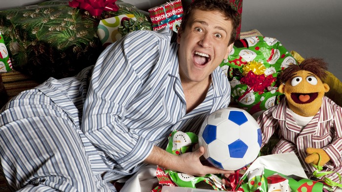 Jason Segel and a Muppet with a soccer ball