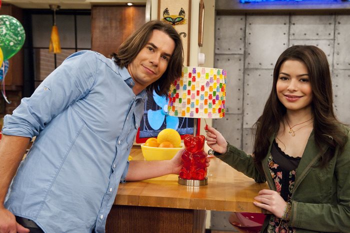 Spencer and Carly from iCarly with gummy bear lamp
