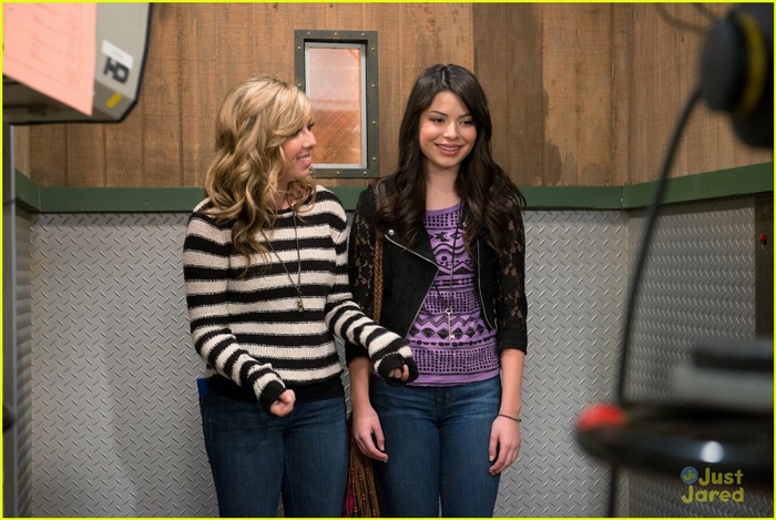 Miranda Cosgrove and Jennette McCurdy