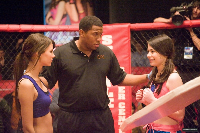 Miranda Cosgrove and Victoria Justice with referee