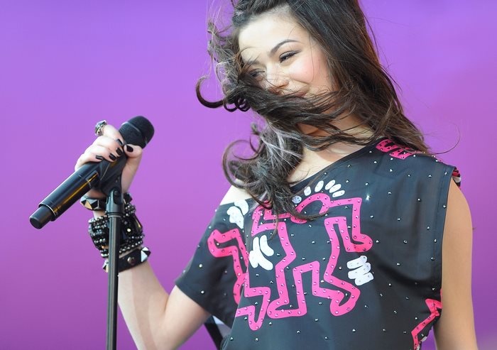 Miranda Cosgrove performing on stage