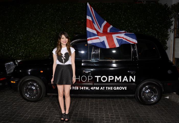 Miranda Cosgrove in front of Topman London Taxi