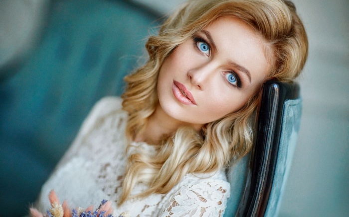 Woman with blue eyes and blonde hair