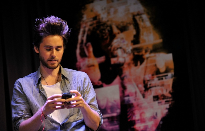 Jared Leto holding a smartphone