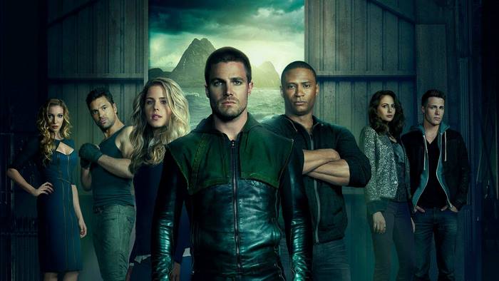 Arrow cast posing for a promotional image