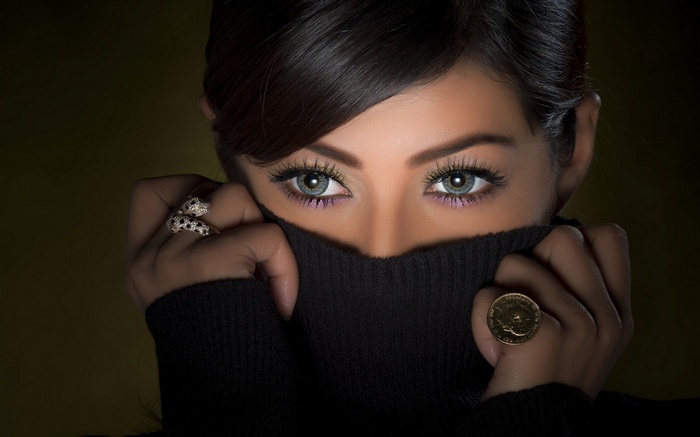 Woman wearing a black turtleneck and rings