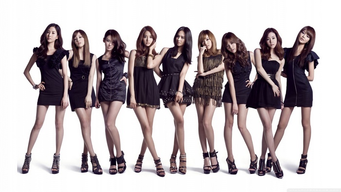 Girls Generation in black dresses