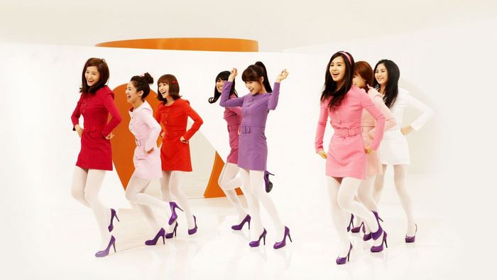 Girls Generation in colorful dresses
