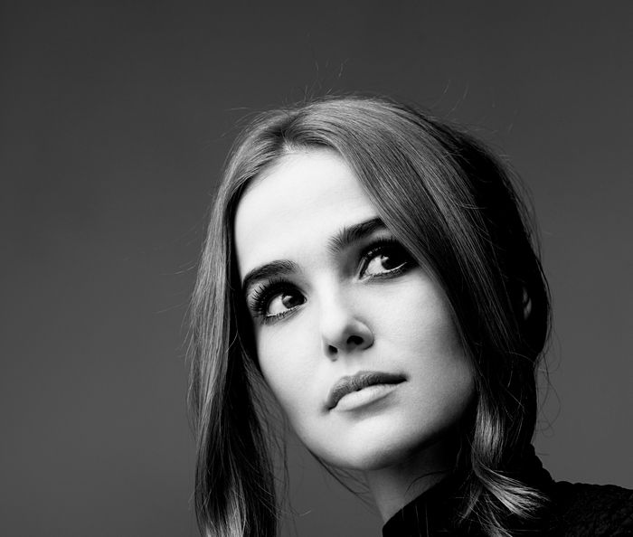 Zoey Deutch Photo 4k Hd Wallpaper Rare Gallery 