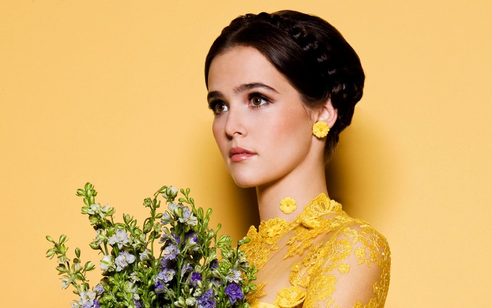 Zoey Deutch with flowers