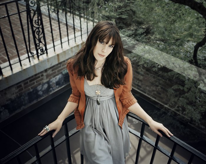 Liv Tyler on stairs