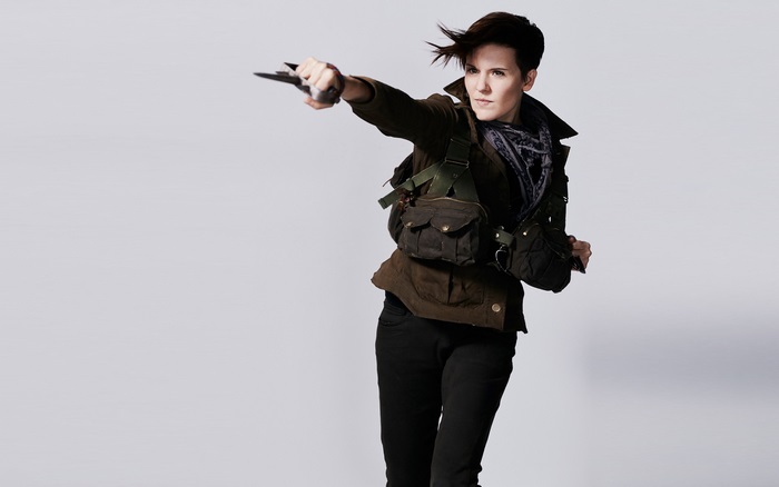 Maggie Grace holding a knife