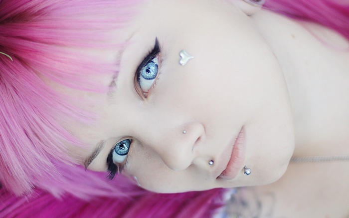 Woman with pink hair and blue eyes