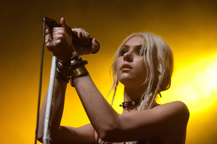 Taylor Momsen singing into a microphone