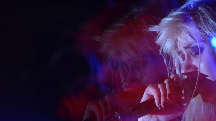 Taylor Momsen singing into a microphone