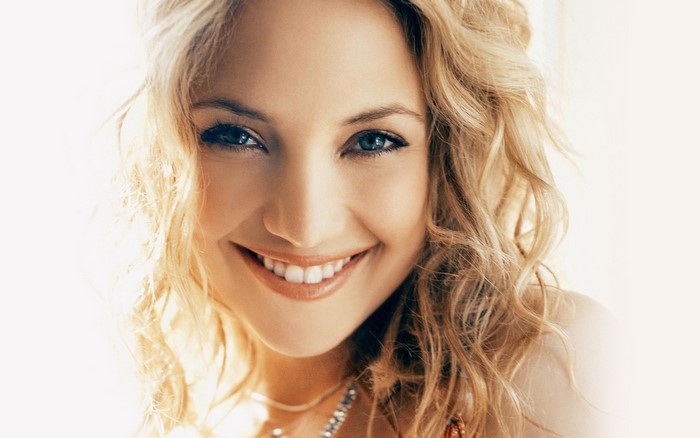 Kate Hudson smiling